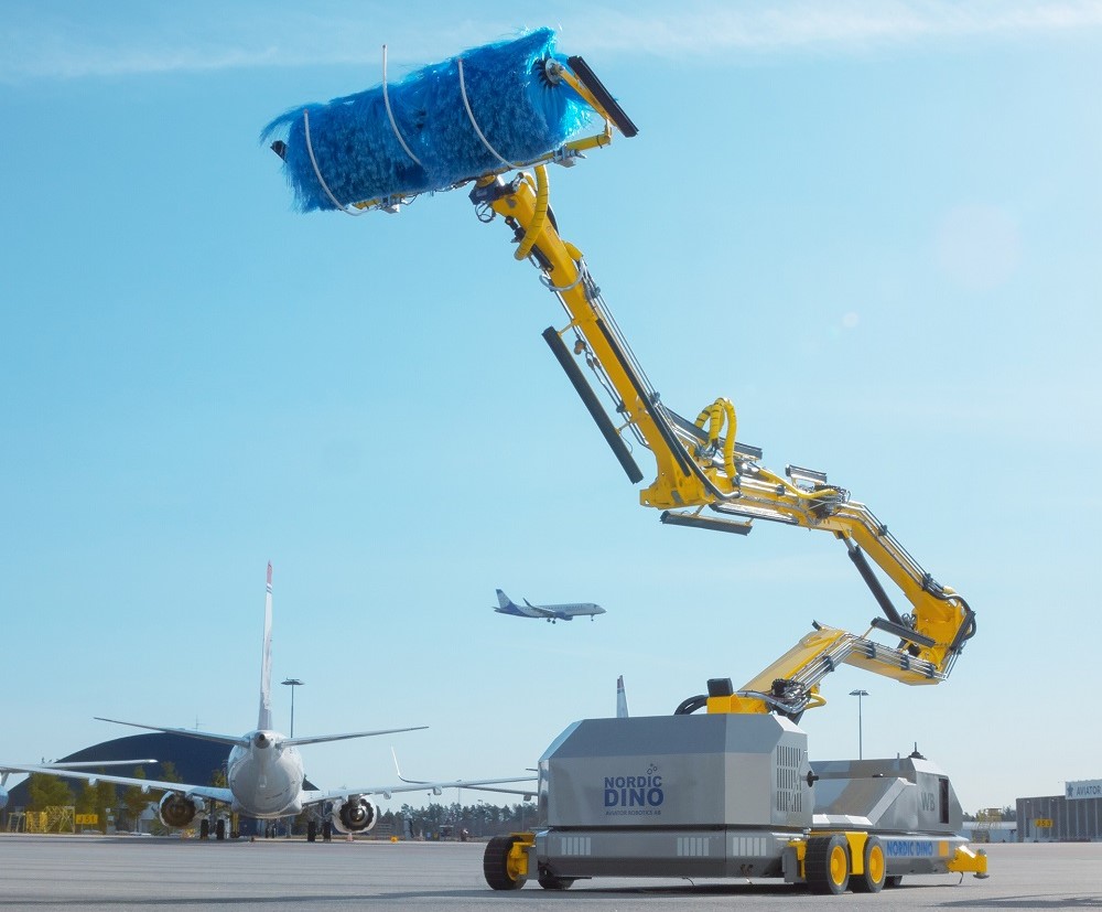 Stronger regulations for sustainability in aviation push the industry to search for innovative, eco-friendly solutions – aircraft exterior cleaning included
