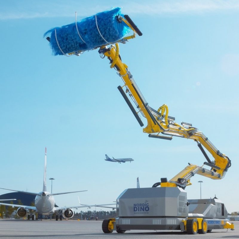 Stronger regulations for sustainability in aviation push the industry to search for innovative, eco-friendly solutions – aircraft exterior cleaning included